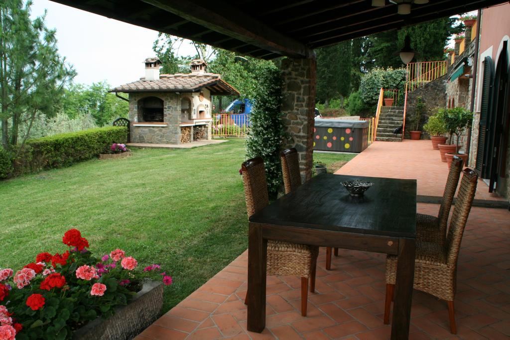 Podere Gianpaolo เปสเชีย ภายนอก รูปภาพ