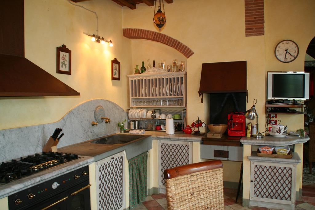 Podere Gianpaolo เปสเชีย ภายนอก รูปภาพ